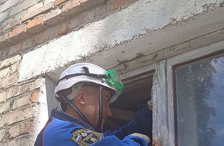 Спасатели помогли мужчине получить медицинскую помощь